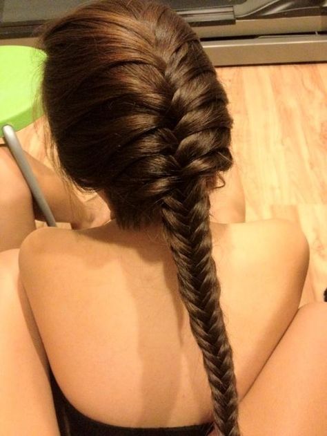 #Hair #Braid #Fishtail #Beauty #Hairstyle #Style #Pretty #Brunette #Long #French #Beautiful Fishbone Hairstyle, Fishtail Hairstyles, Fishtail Braid Hairstyles, Fishtail Braid, Party Look, Fish Tail Braid, Hair Dos, Gorgeous Hair, Hair Designs