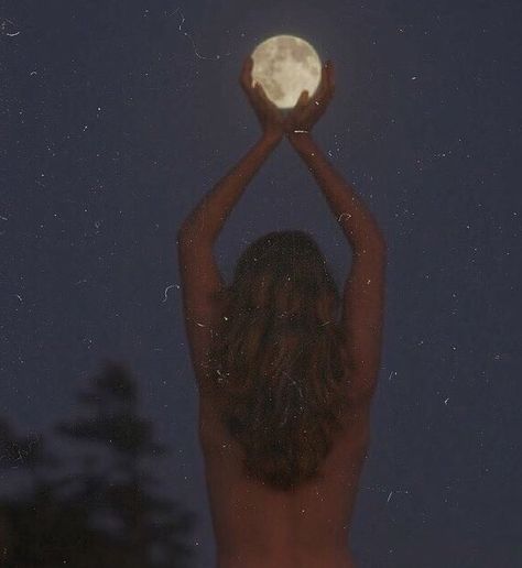 Full Moon Photography, Full Moon Photos, Wild Feminine, Moon Circle, Moon Dance, Feminine Mystique, Moon Photos, Women's Circle, Moon Photography