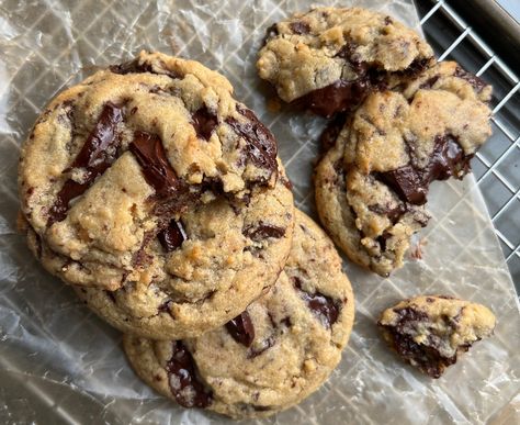 Chunky peanut butter chocolate chip cookies Chunky Peanut Butter Cookies, Chunky Peanut Butter, Chocolate Bites, Peanut Butter Chocolate Chip Cookies, Peanut Butter Cookie Recipe, Peanut Butter Chocolate Chip, Peanut Butter Chocolate, Peanut Butter Recipes, Butter Chocolate