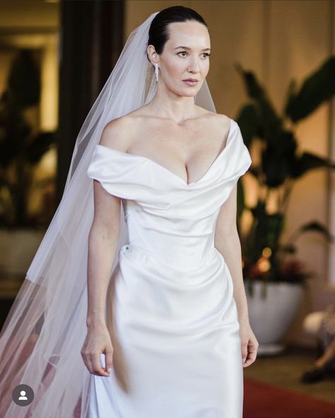 90s Wedding Dress Vintage, Bride Wars Wedding Dress, Anne Hathaway Wedding, Westwood Wedding Dress, Vivienne Westwood Wedding Dress, Curtain Dress, Vivienne Westwood Wedding, Curly Bridal Hair, Paloma Dress