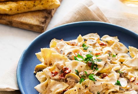 A Pasta So Rich and Creamy You'll Never Believe It's Vegan Vegan Pasta Dish, Farfalle Pasta, Garlic Cream Sauce, Vegan Italian, Vegan Pasta Recipes, Garlic Recipes, Sun Dried Tomatoes, Vegan Pasta, Pasta Recipe