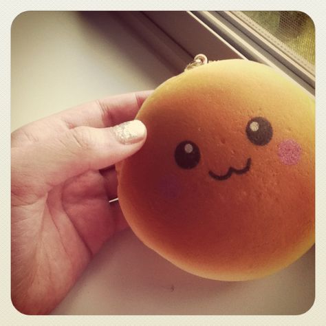 Kawaii face squishy bun! Silly Squishies, 2010s Nostalgia, Rawr Xd, 2000s Nostalgia, Silly Cats Pictures, Silly Images, All Things Cute, Cute Toys, Om Nom