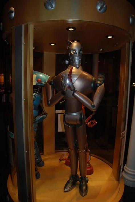 Robots exhibit combines movies, history, and education | TechRepublic Robots Movie, Robots 2005, Robots Art, Arte Robot, Movie Covers, Robot Art, 20th Century Fox, The Exhibition, Animation Film