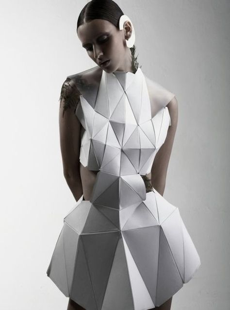 #technology #geometric #dress #whitedress #fashion #style #model #editorial #fashiontech #tech #fashiontechnology #clothes #couture Mode Origami, Structured Fashion, Architectural Fashion, Structural Fashion, Origami Dress, Sculptural Fashion, Origami Fashion, Geometric Fashion, Paper Fashion