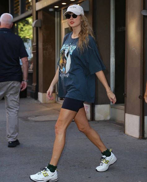 2023 Widget, Taylor Swift Casual, Electric Lady Studios, Eras Outfits, Taylor Swift Street Style, Taylor Outfits, New York Outfits, Taylor Swift New, Lounge Style