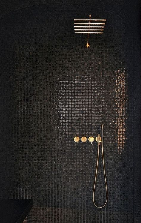 Drømme Bad, Black Mosaic Tile, Mosaic Bathroom Tile, Black Mosaic, Bad Inspiration, Bathroom Shower Tile, Interior Illustration, Black Tiles, Bath Room