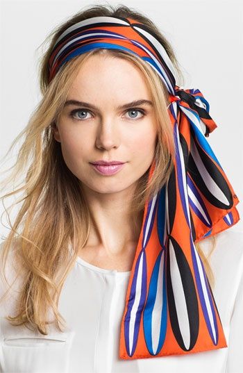 Here are are 10 different ways to wear a head scarf this season whether it is to hide a bad hair day or to add a little oomph to your outfit. If you want to wear your hair up or leave it down there… Winter Hair Care, Look Boho Chic, 70s Hair, Hair Scarf Styles, Head Scarf Styles, Mama Mia, Bandana Hairstyles, Long Blonde, Rock Chic