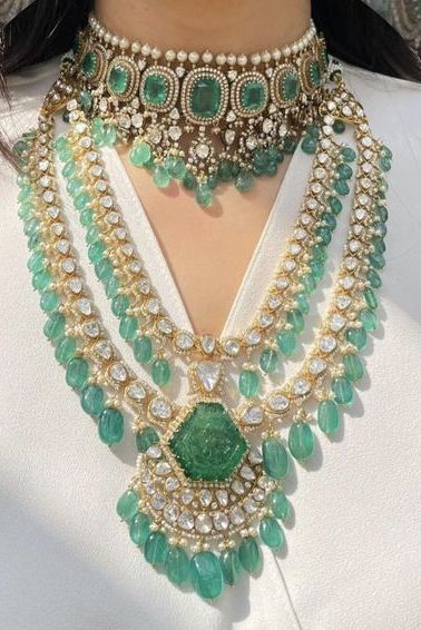 Green Indian Bridal Jewelry, Jaipur Market, Wedding Jewellery Designs, Bridal Jewelry Sets Brides, Neck Pieces Jewelry, Bridal Jewels, Bridal Jewelery, Indian Bridal Jewelry Sets, Fancy Jewelry Necklace