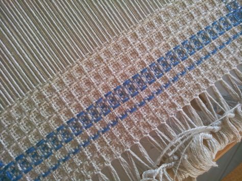 Rigid Heddle Weaving Projects Ideas, Rigid Heddle Weaving Patterns, Weaving Knitting, Towel Weaving, Rigid Heddle Weaving, Inkle Loom, Weaving Ideas, Weaving Tutorial, Weaving Rug