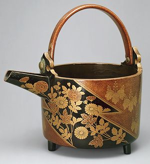 Wine container, Momoyama period (1573–1615), ca. 1596–1600  Japan  Lacquered wood Japanese Lacquerware, China Image, Japanese Screen, Japan Culture, Lacquered Wood, Classic Image, Art Japonais, Ukiyo E, Edo Period