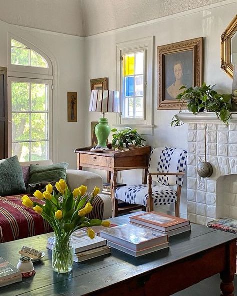 Eclectic Traditional Home, Gillian Lawlee, Traditional Eclectic Decor, Eclectic Traditional Decor, Living Room Eclectic, Traditional Eclectic, Style Coffee Table, Nancy Meyers, Apartment Inspiration