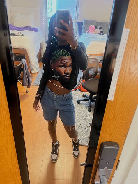 Frank Ocean Outfits Inspiration, Frank Ocean Girl Outfit, Frank Ocean Outfits, Frank Ocean Shirt Outfit, Graphic Tee With Jorts, Frank Ocean Why Be Shirt, Black Girls Styling Jorts, Frank Ocean Tee Shirt, Frank Ocean Tee