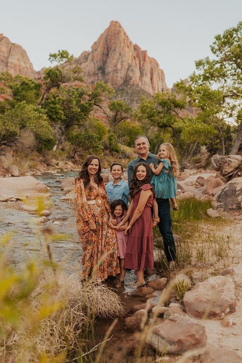 Family Pictures Desert, Outdoor Adventure Photography, Desert Vacation, Family Photo Colors, Vacation Memories, Southern Utah, Capture Memories, Adventure Photography, Zion National Park