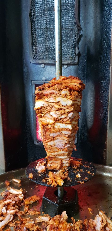 How To Make Shawarma, Chicken Shawarma Recipe, Shawarma Recipe, Doner Kebab, Regional Food, Rub Recipes, Chicken Shawarma, Middle Eastern Recipes, Arabic Food