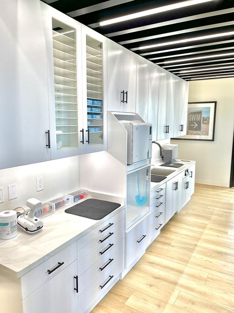 Dental Office Cabinets, Dental Cabinets, Dental Sterilization Organization, Dental Sterilization, Dental Sterilization Area, Dental Office Sterilization Room, Digital Dental Laboratory Design, Dentist Office Design Interiors, Sterilization Area Dental Clinic