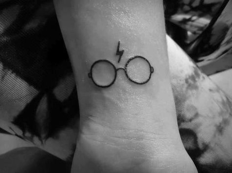 20 Awesome Minimalist Harry Potter Tattoos.  Glow in the dark "I solemnly swear I'm up to no good" is definitely the best Hp Tattoo, 16 Tattoo, Potter Tattoo, Literary Tattoos, 100 Tattoo, Harry Potter Tattoos, Harry Potter Tattoo, Diy Tattoo, Disney Tattoos