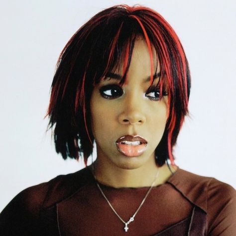 Kelly Rowland 2000s, Kelly Rowland, King Of Kings, Attractive People, American Singers, Muse, Black Women, Dreadlocks, Hair Cuts