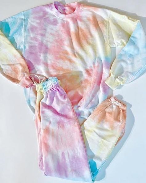 Cute Loungewear Outfits, Lounge Wear Stylish, Tie Dye Sets, Tie Dye Loungewear, Diy Tie Dye Shirts, Tie Dye Sweats, Tie Dye Crafts, Tie Dye Fashion, How To Tie Dye