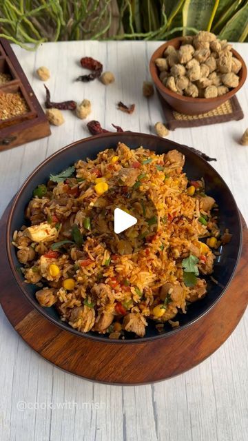 988K views · 94K likes | Mishi Jain on Instagram: "HEALTHY 10 MIN SOYA FRIED RICE 🍚  If you are on a weight loss journey but still crave to eat something tasty and filling , then this recipe is for you. Ingredients: 1) Garlic ( chopped ) 2) 1 onion ( Finely Chopped ) 3) 1/2 Capsicum ( Finely Chopped ) 4) 1/2 Carrot ( Finely chopped) 5) 4 French Beans ( Finely chopped ) 6) Boiled sweet corns  7) 50 Gm Soya chunks  8) 1 Tbsp Schezwan Sauce 9) 1 Tbsp Tomato Sauce  10) 1 Tbsp soy sauce 11) Salt and pepper to taste  12) Boiled rice  13) Spring onions and Coriander Leaves to garnish. Method:  1) Boil soya chunks in hot water with salt and a chilli for 2 mins. Strain and squeeze out it’s excess water.  2) Heat oil in a pan. Add Garlic , Green Chilli and onions. Sauté until golden brown.  3) Add Soya Chunks Fried Rice, Soya Fried Rice, Soya Chunks Rice Recipe, Soya Rice Recipe, Soya Bean Recipes, Soya Chunks Recipe, Boil Sweet Corn, Soya Recipe, Soya Chunks