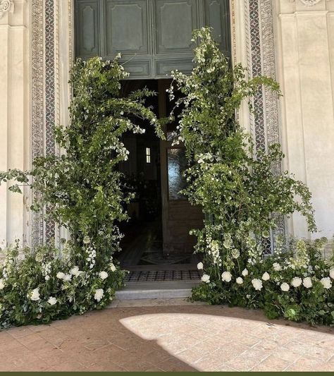 Chapel Decor, Exterior Entrance, Reception Florals, Wedding Church Decor, Forest Theme Wedding, Minimalist Wedding Decor, Palace Wedding, Wedding Planning Decor, Wedding Altars