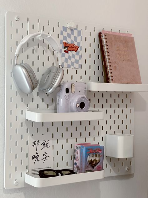 Skådis Ikea, Ikea Pegboard, Pegboard Ideas, Desk Organisation, Bathroom Shelf Decor, Aesthetic Korean, Study Room Decor, Room Desk, Dream Room Inspiration