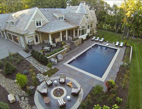 Make an extraordinary impact with these abstract yet dramatic swimming pool designs - Hike n Dip Pool And Patio, Backyard Layout, Budget Patio, Beautiful Yards, Large Backyard, Dream Pools, Pool Design, Dream Backyard, Cool Ideas