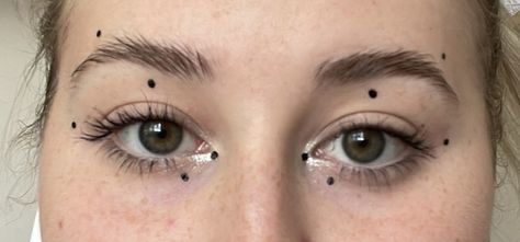 Black Dot Eyeliner, Dot Makeup Face, Eye Makeup Dots, Eyeliner Dots Makeup, Polka Dot Makeup, Dots Eye Makeup, Dot Makeup Eyeliner, Dot Eye Makeup, White Dots Makeup