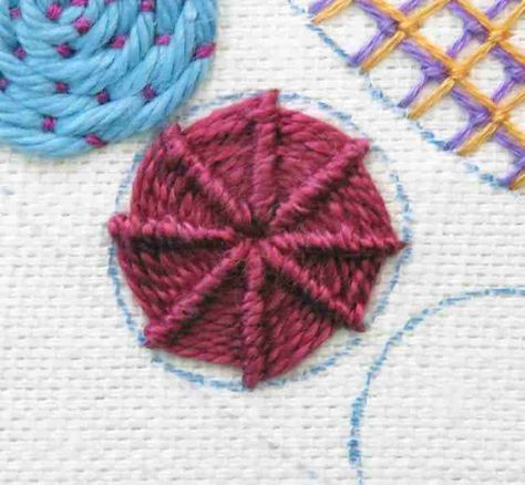 Woven Wheel Stitch, How To Stitch, Whip Stitch, Thread Up, Hand Embroidery Flowers, Hand Embroidery Stitches, Easy Tutorial, Embroidery And Stitching, Tapestry Needle