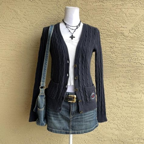 Late Y2K Hollister Cable Knit Cardigan Button Up... - Depop Y2k Cardigan Outfit, Cable Knit Cardigan Outfit, 2000s Cardigan, Fall Dark Academia, Cardigan Grunge, Knit Cardigan Outfit, Hollister Cardigan, Y2k Hollister, Y2k Cardigan