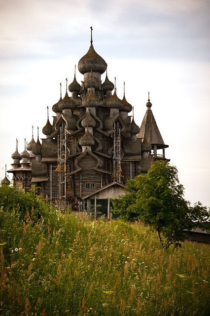 Residence Architecture, Wooden Building, Russian Architecture, Beautiful Castles, Place Of Worship, Abandoned Buildings, Old Buildings, Beautiful Architecture, Beautiful Buildings