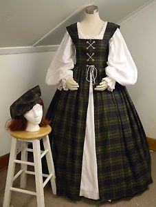 Traditional Scottish Clothing, Scottish Costume, Scottish Dress, Gown Green, Irish Dress, Celtic Clothing, Scottish Clothing, Medieval Gown, Irish Fashion