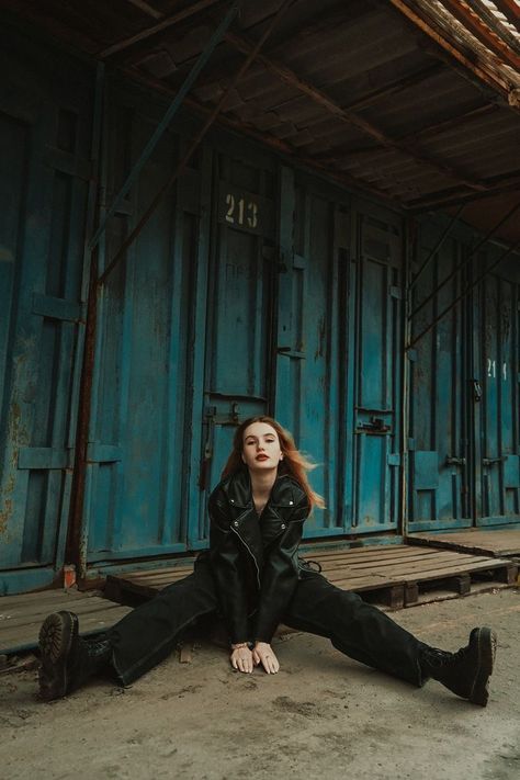 Edgy Portrait Photography, Edgy Photoshoot Grunge, Alt Photoshoot, Industrial Photoshoot, Grunge Photoshoot, City Fashion Photography, Street Photography Model, Urban Photography Portrait, Street Fashion Photoshoot