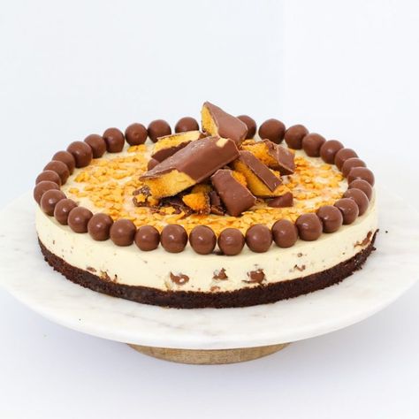 No-bake and totally delicious, our Crunchie & Malteser Cheesecake is the perfect dessert for any occasion (but be warned... it's far too addictive!). Easy Vanilla Custard, Malteser Cheesecake, Vanilla Custard Slice, Malteser Slice, Arnotts Biscuits, Cheesecake Ideas, Nobake Dessert, Custard Slice, Maltese Recipes