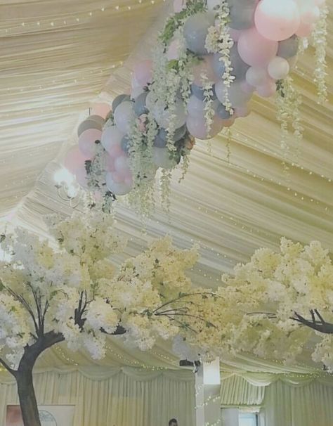 Suspeneded balloon ceiling piece! Added wisteria and flowers to set off the marquee ceiling. #balloongarland #ceilingballoons #marqueedecor #marqueeweddingideas #balloonceilingideas #organicballoons #weddingballoons Balloon Garland With Hanging Flowers, Balloons In Ceiling Parties Decorations, Wisteria Balloon Arch, Wisteria And Balloons, Balloon Garland Ceiling, Ceiling Balloon Garland, Ceiling Balloon Decorations, Balloon Ceiling Decorations, Bridal Balloons