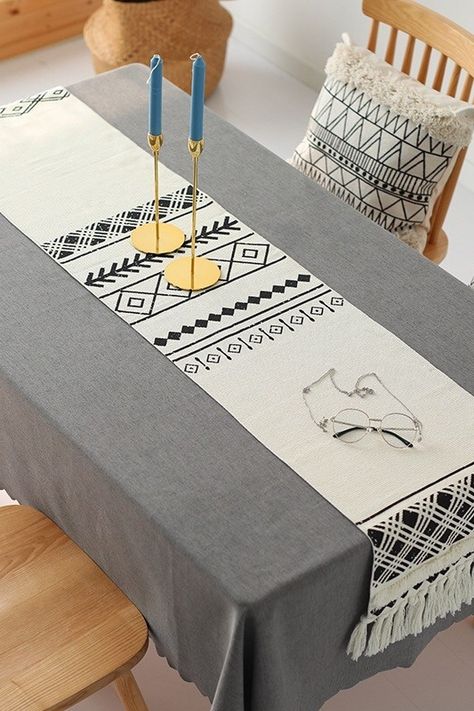 Table Cloth 2022, Table Runner Design, Raner Table Ideas, Dining Table Cloth Ideas, Raner Table, Dining Table Runner Ideas, Diy Table Runner Ideas, Punch Runner, Table Cloth Diy