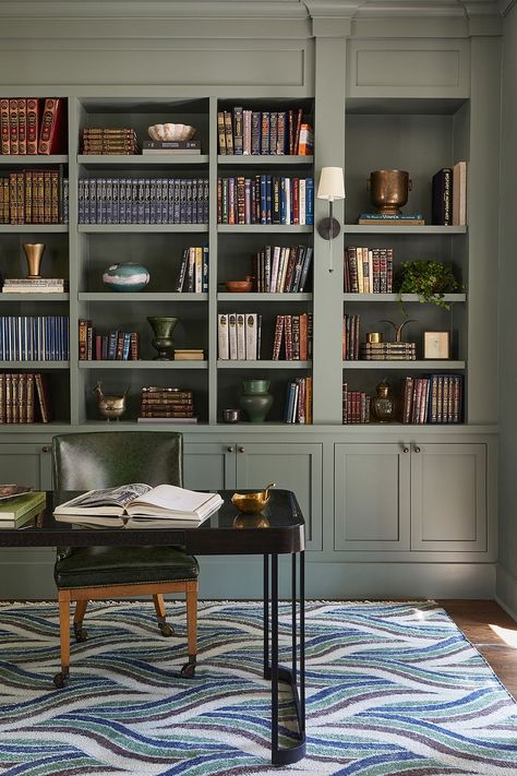 This Home Is a Master Class in the Art of Lighting Green Bookshelves, Green Shelves, Home Library Rooms, Office Built Ins, Room Bookshelf, Home Office Library, Green Office, Library Room, Home Library Design