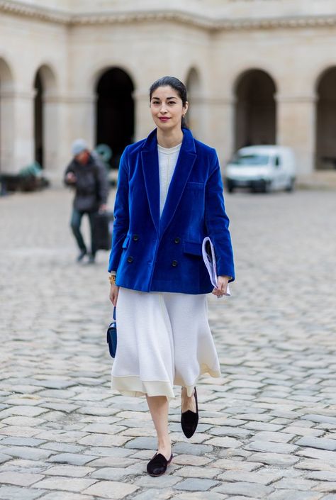 Velvet Trend, How To Wear Blazers, Caroline Issa, Top Street Style, Cheap Dresses Casual, Shiny Jacket, Transparent Dress, Style Rules, Outfit Formulas