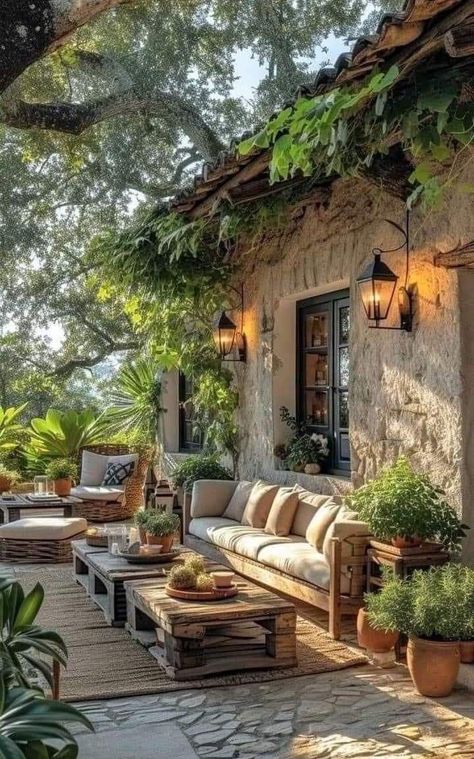 Italian Cottage Interior, Italian Cottage, Rustic Italian Home, Green Terrace, Italian Farmhouse, Italy House, Italian Holiday, Italian House, Rustic Italian