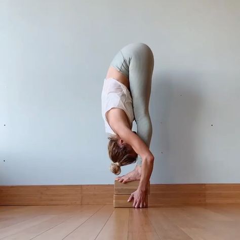 Angela Kukhahn Yoga on Instagram: “*PIKE PRESS DRILLS PART 2* . . . Slide 1: This forward fold variation allows you to pull yourself into the correct alignment using your…” Yoga Forward Fold, Press To Handstand, 2024 Moodboard, Forward Fold, Yoga Branding, 2025 Vision, Handstand, 2024 Vision, The Blocks