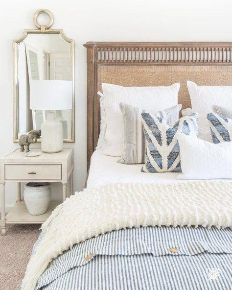 Get Inspired: 30 Dreamy Coastal Bedrooms – Homies Hamptons Bedroom, Bedding Master, Small Guest Bedroom, Coastal Bedrooms, Coastal Bedroom, Dreamy Bedrooms, Master Bedrooms Decor, Baby's Room, White Bedding