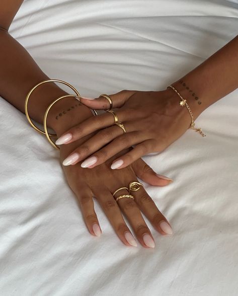 gold rings, aesthetic, summer, girly, outfit, summer style, unique, rings, dainty, bracelets Layering Rings Gold, Ring On Hand Aesthetic, Gold Jewelry Girl, Dainty Gold Ring Stack, How To Layer Jewelry, Ring Placement Ideas, How To Wear Rings On Both Hands, Cute Jewelry Aesthetic, Rings Placement