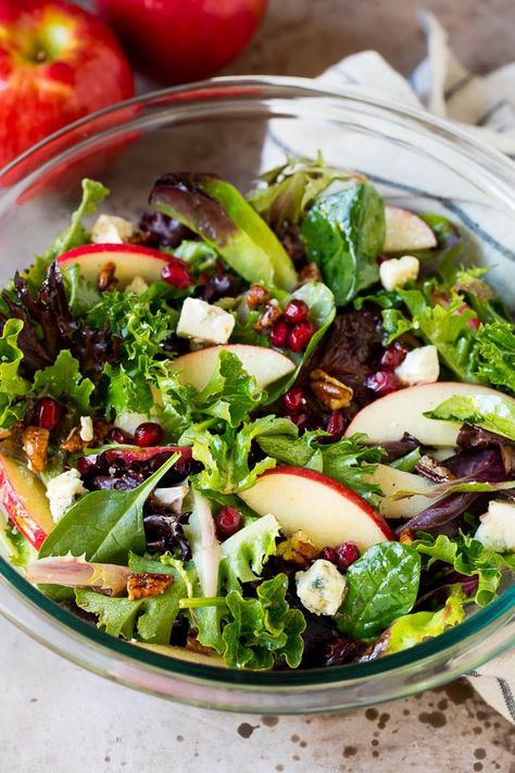 Thanksgiving Salad Green Salad For Thanksgiving, Salad Recipes For Thanksgiving, Thanksgiving Salad Recipes, Winter Fruit Salad, Recipes For Thanksgiving, Thanksgiving Salad, Holiday Salads, Thanksgiving Food Sides, Pomegranate Salad