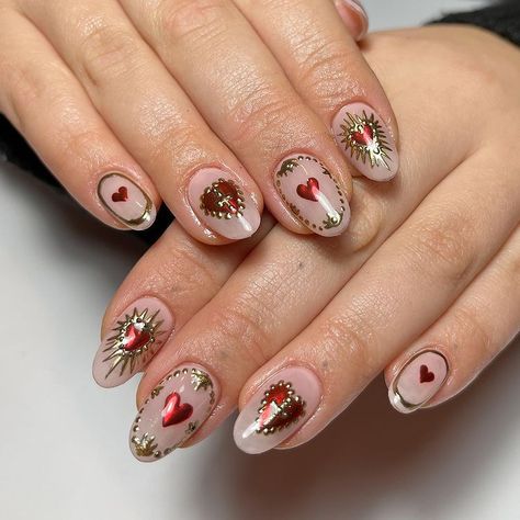 Vintage Nail Inspiration, Intriquite Nail Designs, Saturn Nail Art, Ornamental Nails, Chappell Roan Inspired Nails, Mexican Sacred Heart Nails, Sculpture Nails, Romeo And Juliet Nails, Ornate Nails