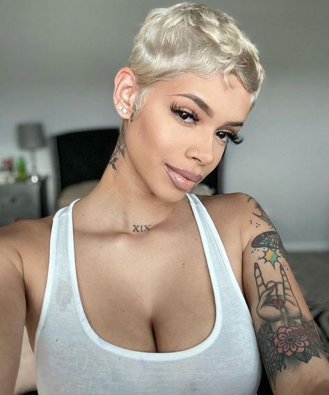 Blonde Balayage Pixie Hair, Make Up For Platinum Blonde Hair Makeup, Blonde Curly Pixie, Ash Blonde Short Hair Black Women, Ash Blonde Pixie, Short Pixie Platinum Blonde Hair, Platinum Nails, Natural Pixie Cut, Pixie Blonde