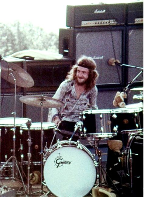 Mitch Mitchell, drummer for The Jimi Hendrix Experience. Mitch Mitchell, The Jimi Hendrix Experience, Gretsch Drums, The Scorpions, Jimi Hendrix Experience, Rock Festival, Music Pics, Rock N Roll Music, Mötley Crüe