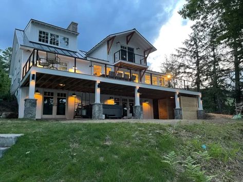 Bring Your Pup And Stay At This Vacation Rental With A Hot Tub In Vermont Ludlow Vermont, Cozy Vacation, Dog Friendly Vacation, Vermont Vacation, East Coast Road Trip, Leaf Peeping, Green Mountain, Local Travel, Nature Trail