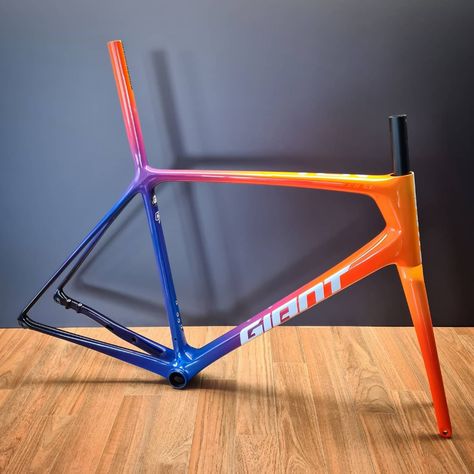 Custom Paint Bicycle, Bike Frame Design Paint, Custom Bike Paint Jobs, Bike Frame Paint Ideas, Bicycle Color Ideas, Bike Paint Ideas, Custom Bike Paint, Bike Paint Job, Bicycle Paint Job