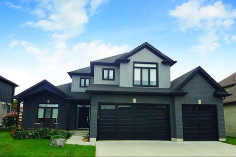 Exterior Siding & Roof | How to Match Them? | Spray-Net Light Grey Home Exterior, Black And Grey House Exterior, Grey Home Exterior, House With Black Trim, Black Trim Exterior House, Exterior Siding Colors, Grey Siding, Gray House Exterior, Font Simple