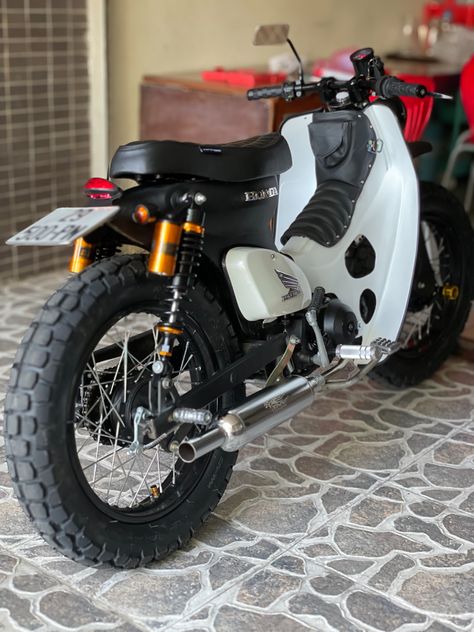 Motor Cafe Racer, Astrea Grand, Honda Dominator, Honda Motorbikes, Custom Bikes Cafe Racers, Honda Scrambler, Honda C70, Trike Bicycle, Honda Super Cub