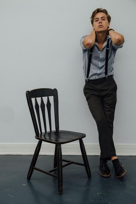 Half Portrait, Gesture Poses, Cole Spouse, Cole Sprouse Jughead, Dylan And Cole, Guys Fashion, Figure Reference, Photoshoot Idea, Cole Sprouse